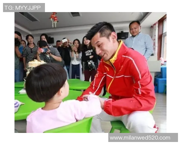 足球明星跨界演出在舞台上展现惊艳球技引发观众热烈反响 足球明星跨界演出在舞台上展现惊艳球技引发观众热烈反响