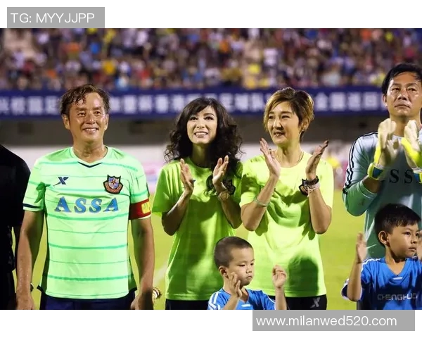 与足球明星面对面女生记者独家揭秘球场背后的故事 与足球明星面对面女生记者独家揭秘球场背后的故事