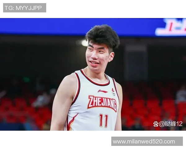 余嘉豪的成长之路与篮球梦想的追逐历程探讨