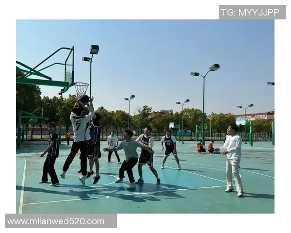 北电明星篮球赛激情四溢星光闪耀球场展现青春风采 北电明星篮球赛激情四溢星光闪耀球场展现青春风采