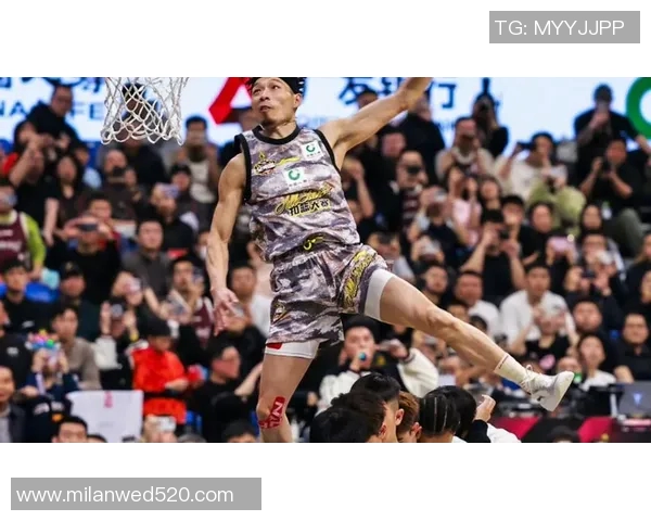 某明星篮球视频大全带你领略扣篮技巧与精彩瞬间的完美结合 某明星篮球视频大全带你领略扣篮技巧与精彩瞬间的完美结合